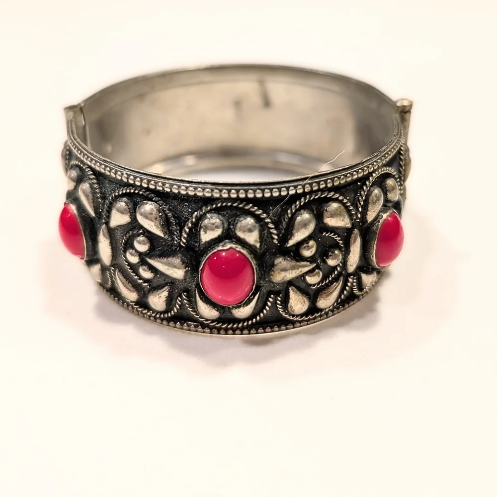 Vintage Italy Repousse Alpacca Silver Floral Cuff Bracelet Red Cabochons